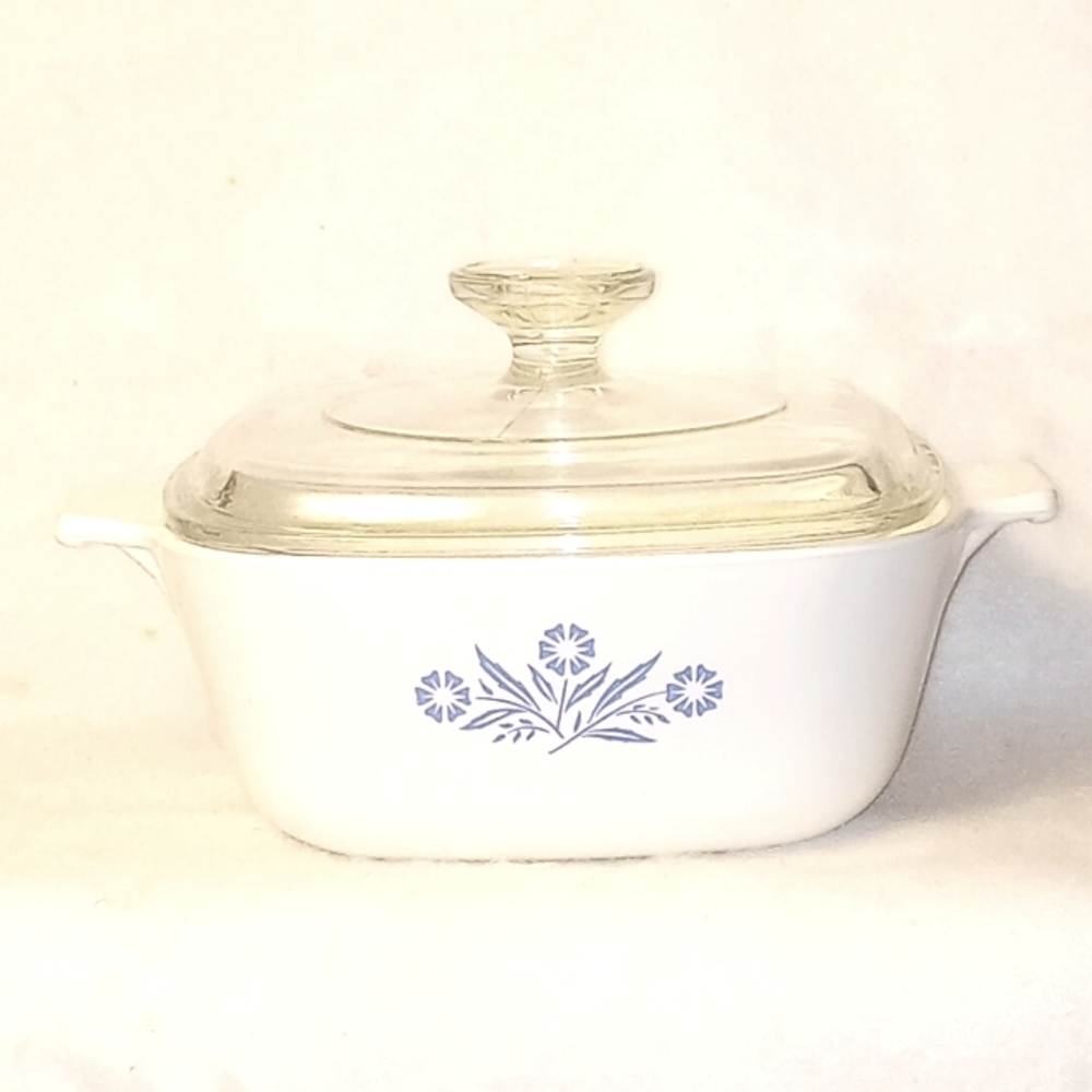 Vintage CorningWare blue cornflower 1 1/2 qt casserole p 1 1/2 B with a7c lid